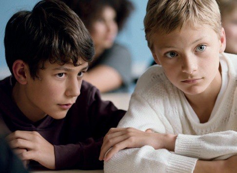 Twee jongens, beeld uit de film Close